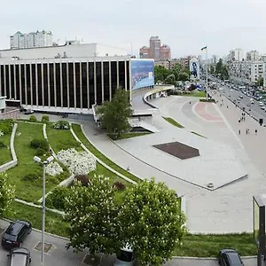 7 Sky On Yevhena Konovaltsia קייב